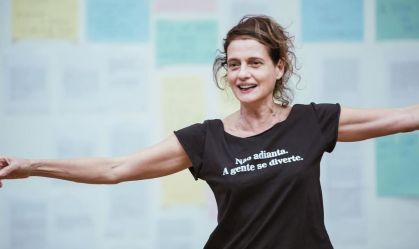 Com 61, Denise Fraga diz estar cada vez mais curiosa: "Quero aprender tudo"