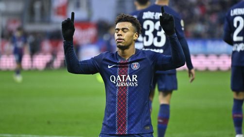 Désiré Doué, do PSG, comemorando seu gol contra o Brest, pela Ligue 1