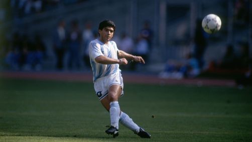 Diego Maradona em ação na Copa do Mundo de 1990
