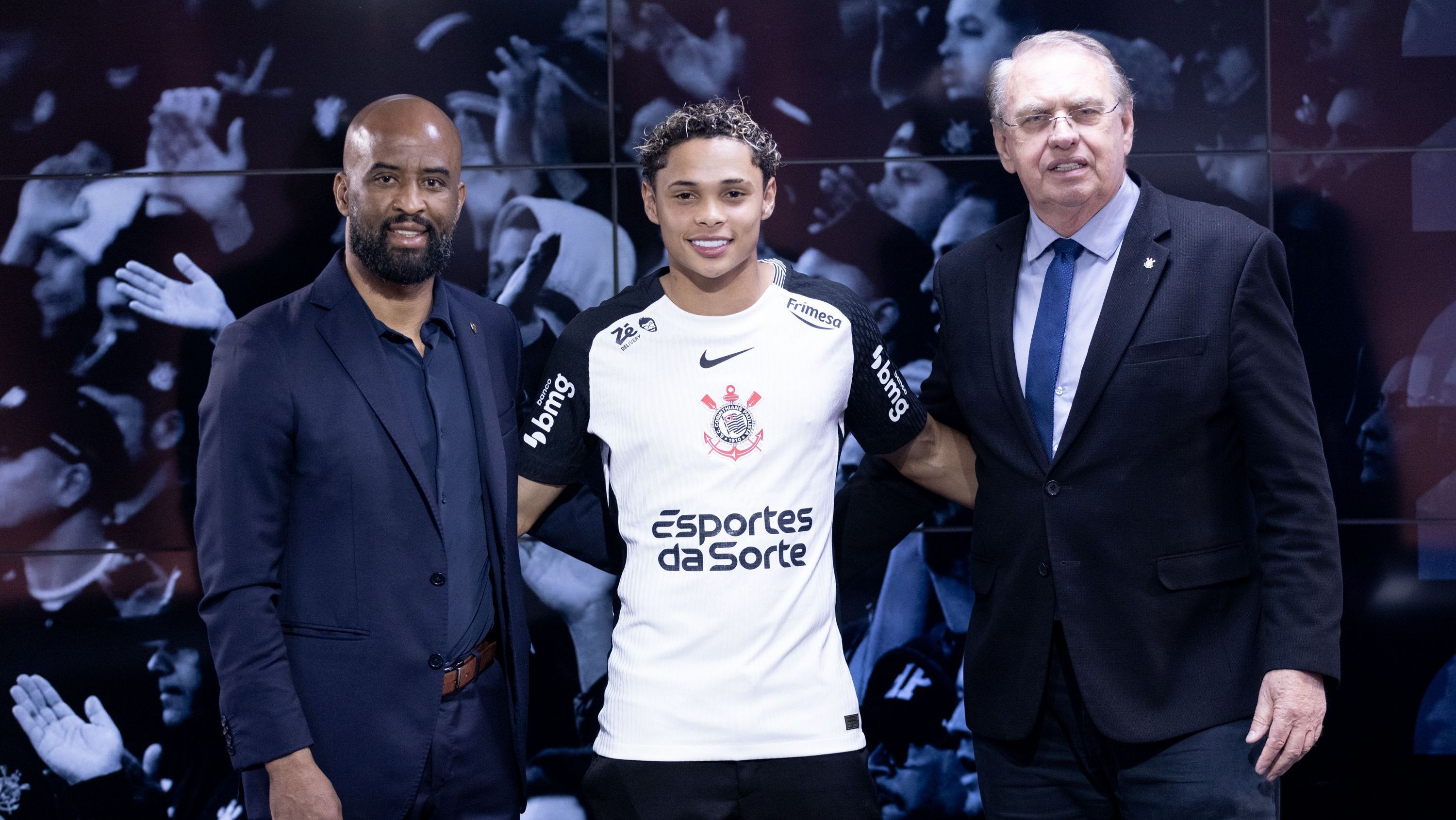Dieguinho teve vínculo com o Corinthians renovado