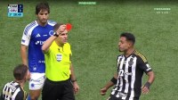 Árbitro "expulsa" jogadores por engano em Cruzeiro x Atlético-MG