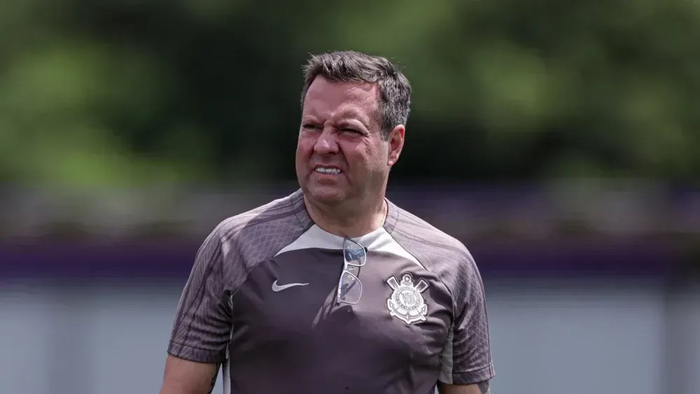 Chefe do Departamento Médico do Corinthians pediu desligamento em meio a polêmica por lesões