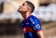 Atacante morre aos 20 anos em acidente de moto ao colidir com vaca