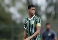 Flamengo acerta com zagueiro do América com passagem pela Seleção