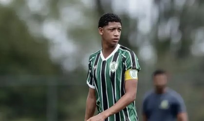Flamengo acerta com zagueiro do América com passagem pela Seleção