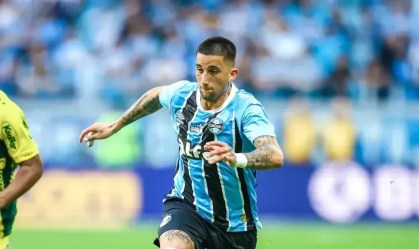 Atacante do Grêmio reclama de Mano Menezes após virar reserva