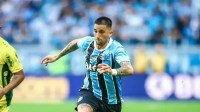 Atacante do Grêmio reclama de Mano Menezes após virar reserva