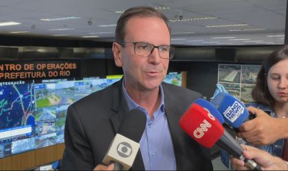 "Rio não pode ficar refém de grupos criminosos", diz Paes sobre operação