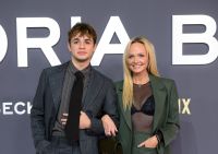 Ex-Spice Girl, Emma Bunton surpreende ao posar com filho: "Parecem gêmeos"