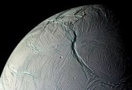 Lua de Saturno tem moléculas que podem sustentar vida, dizem cientistas