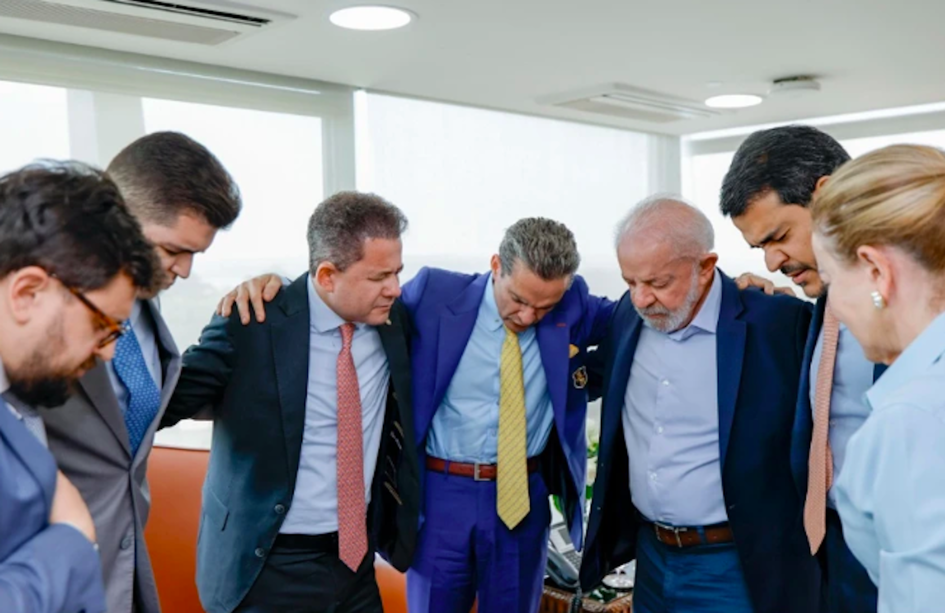 Encontro de Lula com pastores evangélicos no Planalto se dá em meio a discussão sobre indicação para vaga no STF