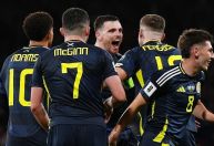 Escócia vira sobre a Grécia e se aproxima de vaga na Copa do Mundo