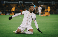 Estevão faz golaço de cobertura pelo Chelsea na Copa da Liga; veja