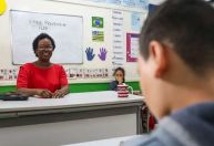 Professores são a fonte de informação mais confiável para 69% dos jovens