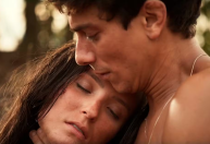 "Êta Mundo Melhor!": Estela desiste de fuga e cai nos braços de Túlio