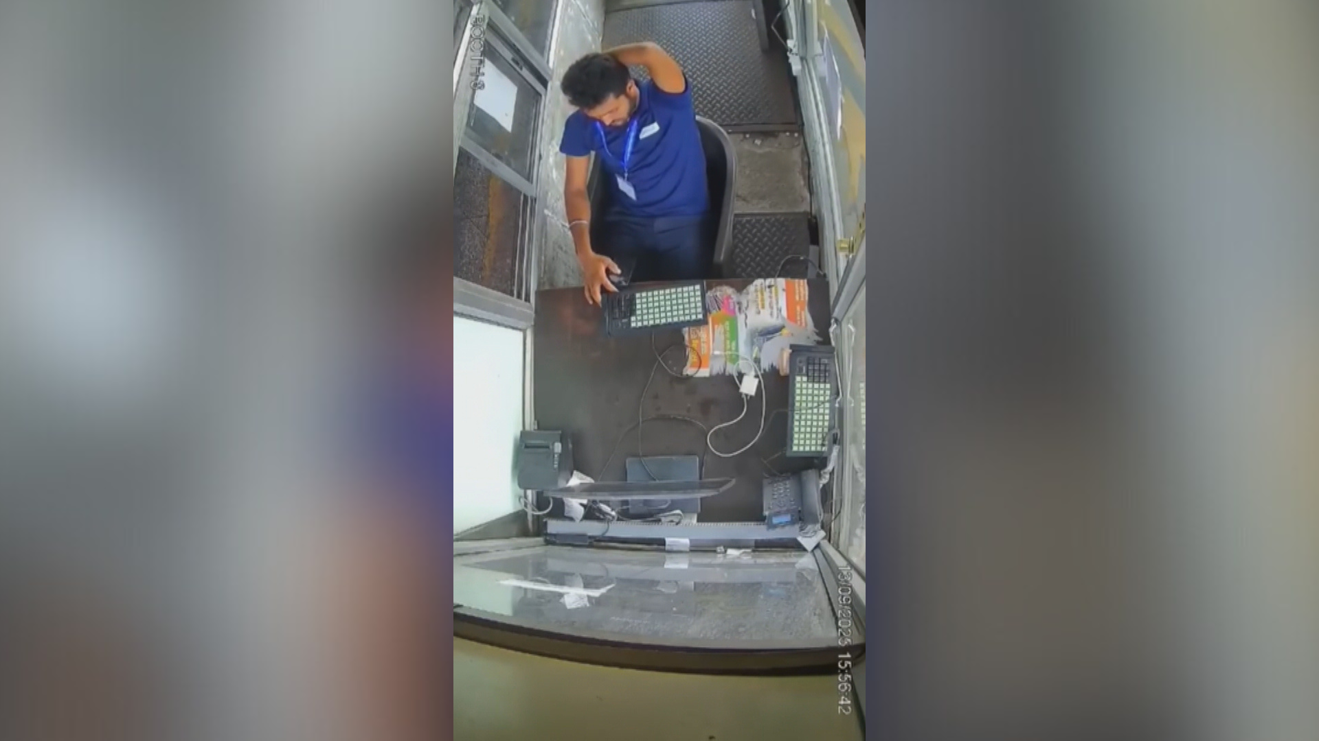 Funcionário de pedágio é atingido por explosão na Índia