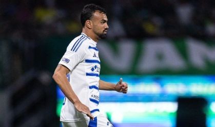 Fabrício Bruno, zagueiro do Cruzeiro, em campo contra o Palmeiras