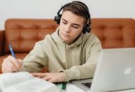 Enem 2025: plataforma de estudos oferece revisão gratuita para prova