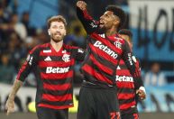 Flamengo supera expulsão, segura Racing e está na final da Libertadores