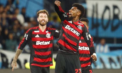 Flamengo supera expulsão, segura Racing e está na final da Libertadores