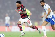 Em jogo movimentado, Flamengo e Cruzeiro empatam e “ajudam” Palmeiras