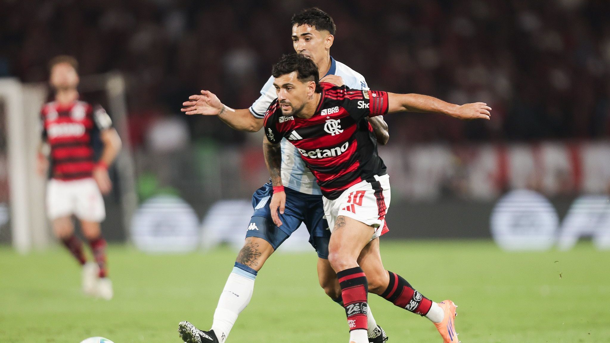 Confronto entre Flamengo e Racing, válido pela semifinal da Libertadores