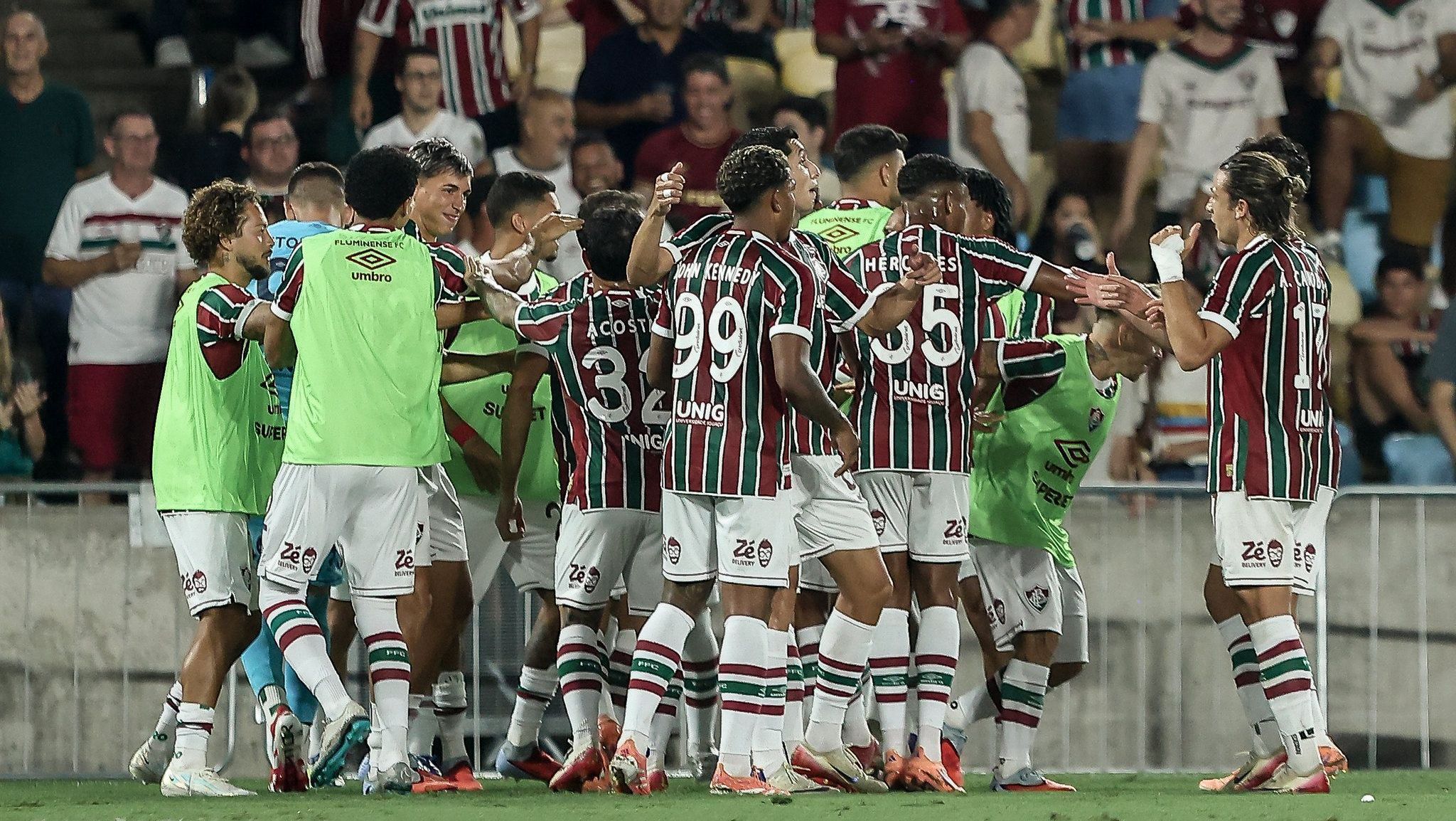 Jogadores do Fluminense comemorando o gol contra o Ceará, pelo Brasileirão