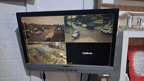 Além da captura dos criminosos, a ação busca apreender as câmeras irregulares, armas e drogas.