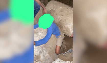 Menino de 8 anos fica preso entre pilares de concreto em SC