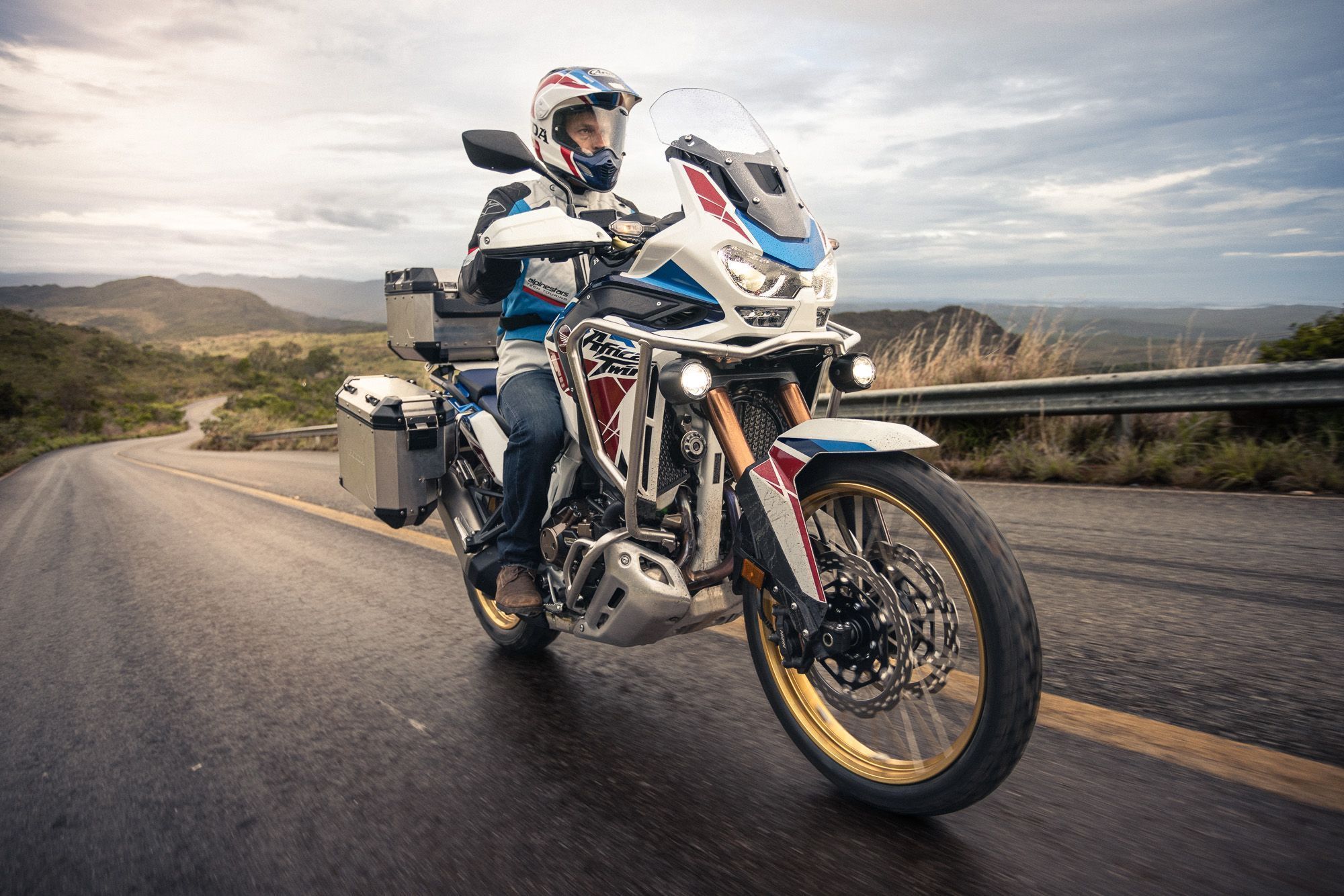 Honda convoca recall da Africa Twin por falha em interruptor do