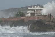 Cubanos protegem casas antes da chegada de furacão de categoria 5