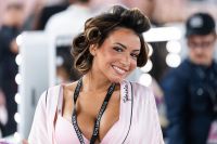 Quem é Gabi Moura, brasileira que desfila no Victoria's Secret Fashion Show