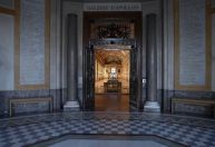 "Durou quase 4 minutos", diz ministra da cultura sobre roubo no Louvre