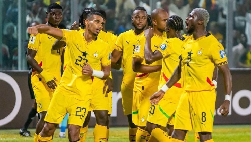 Jogadores de Gana celebram a vitória sobre Comores, garantindo vaga na Copa de 2026