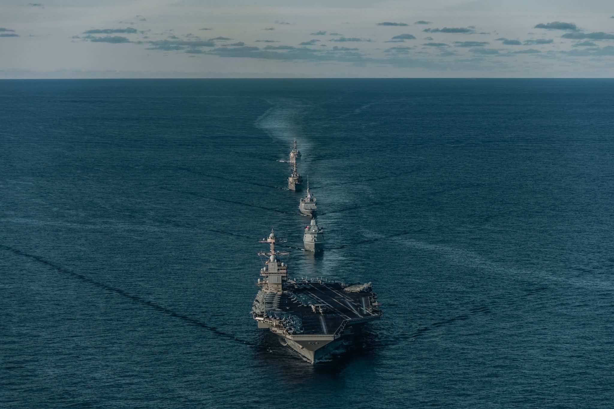 Grupo de ataque de porta-aviões Gerald R. Ford opera com os aliados da Marinha Francesa e da Marinha Real Dinamarquesa no Mar do Norte durante uma atividade de vigilância reforçada da Otan em setembro de 2025