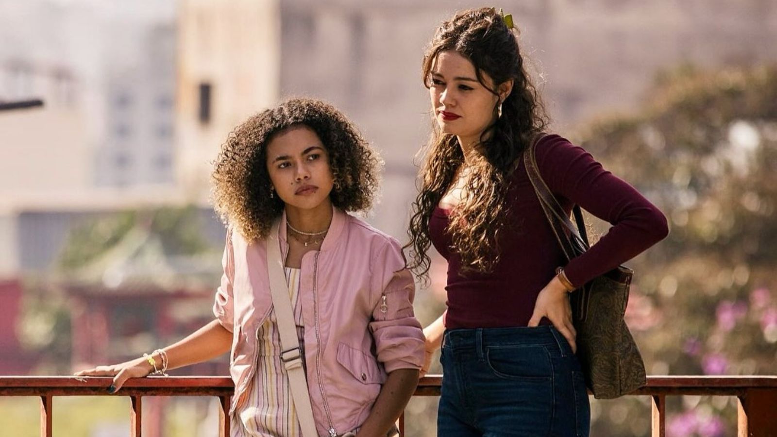 Em "Três Graças", Joélly (Alana Cabral) é filha de Gerluce (Sophie Charlotte)