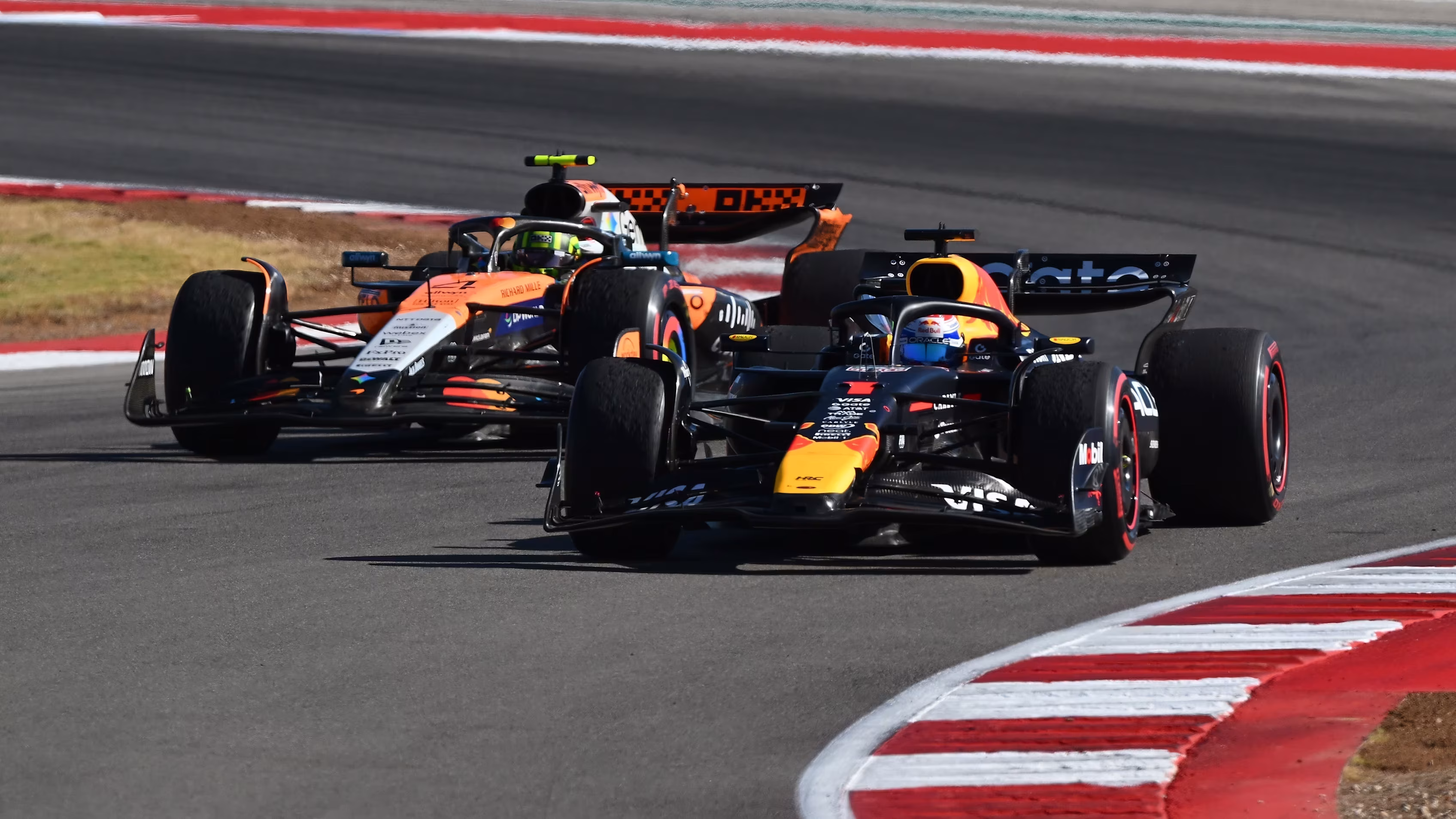 Red Bull é punida após tentar atrapalhar McLaren no GP dos Estados Unidos