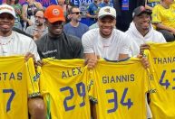 Alex Antetokounmpo assina com o Bucks e faz história ao lado dos irmãos