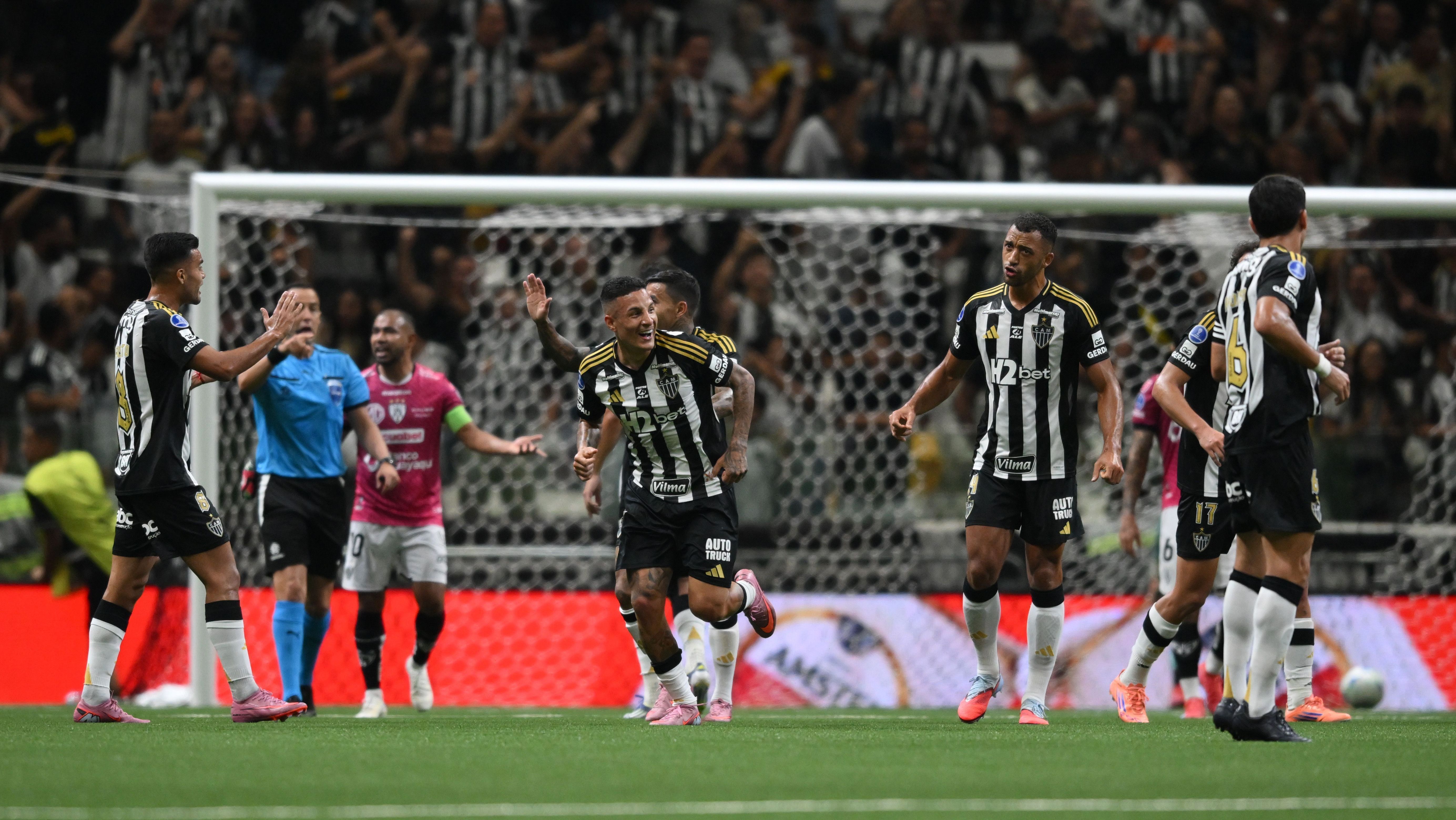 Arana comemora gol do Atlético-MG sobre o Independiente del Valle na semifinal da Sul-Americana