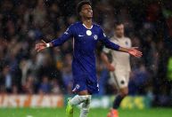 Chelsea aproveita expulsão e amassa Ajax com gol e recorde de Estêvão