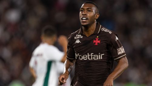 Rayan comemora gol que marcou pelo Vasco contra o Fluminense no Maracanã