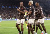 Vasco vence Fluminense com brilho de Rayan e falha de Fábio no Maracanã
