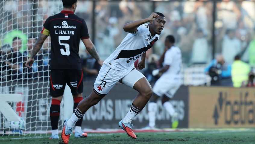 Rayan celebrates Vasco's draw against Vitória • Wagner Meier/Getty Images