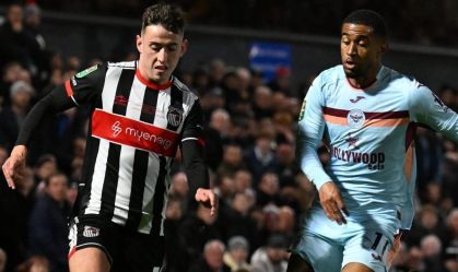 Time da 4ª divisão que eliminou Manchester United dá adeus à Copa da Liga