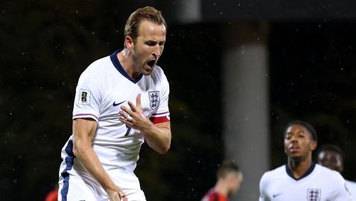 Harry Kane comemorando seu gol pela Inglaterra nas Eliminatórias para a Copa do Mundo de 2026