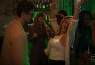 Cena de Heleninha dançando mambo caliente em "Vale Tudo" viraliza; veja