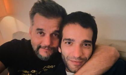 Carrão posa com Wagner Moura e web reage: "Significado de tanto faz"
