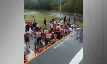 Polícia investiga causa de acidente com ônibus que levava torcedores do Fla