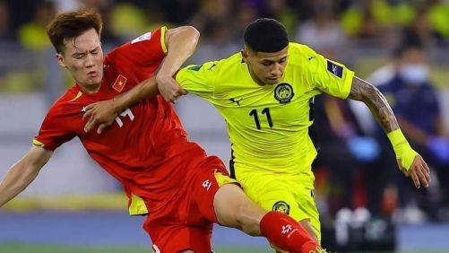 Imanol Machuca, jogador do Vélez Sarsfield, em ação pela Malásia