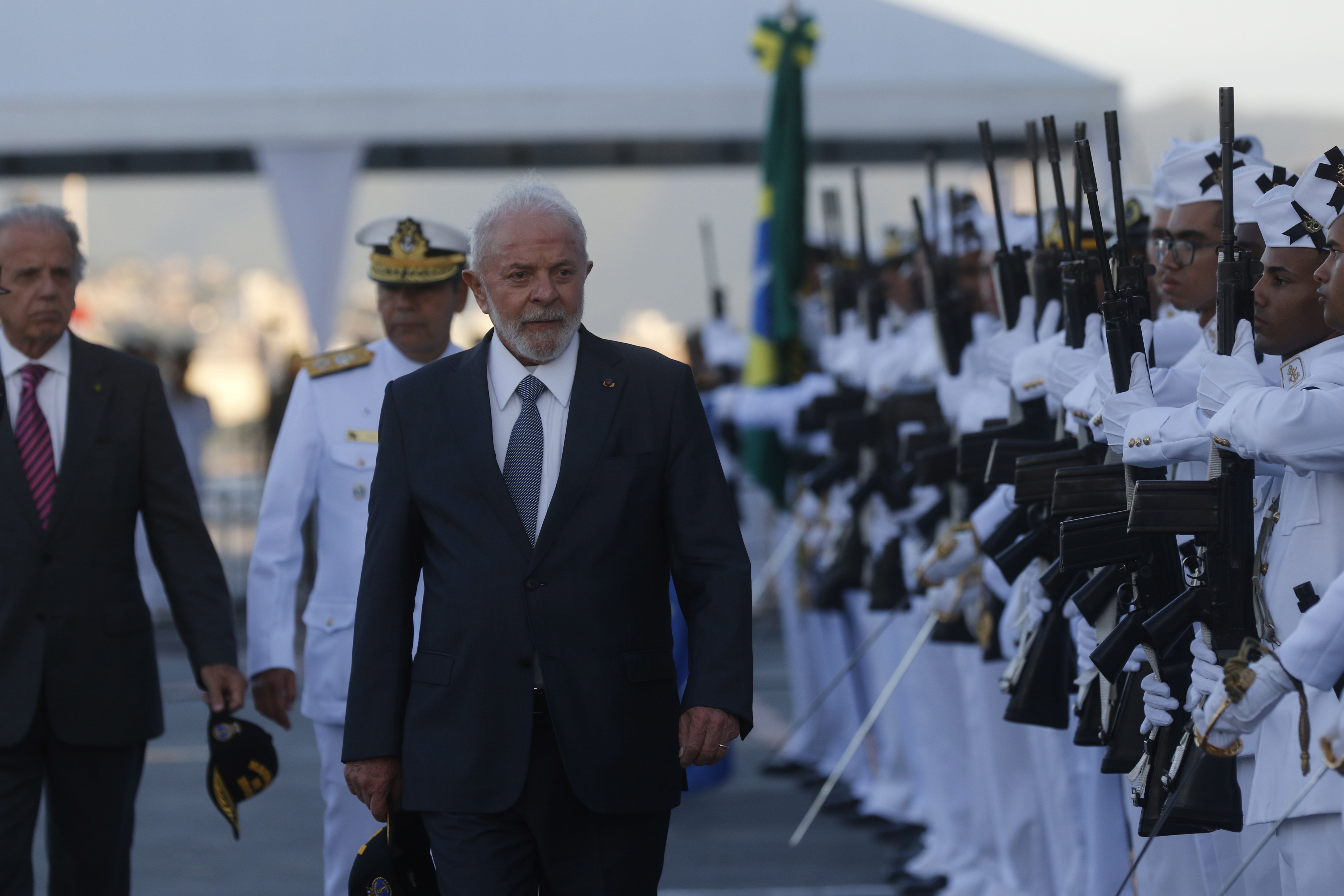 Rio de Janeiro (RJ) 13/12/2023 - Presidente Lula participa de cerimônias alusivas ao Dia do Marinheiro, no Rio de Janeiro. - Embarcações da Marinha do Brasil na Baía de Guanabara.  Foto: Fernando Frazão/Agência Brasil